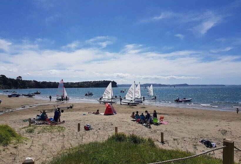 모텔 Whangaparaoa Lodge