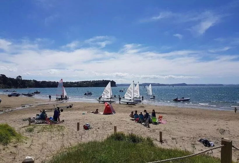 Motelli Whangaparaoa Lodge