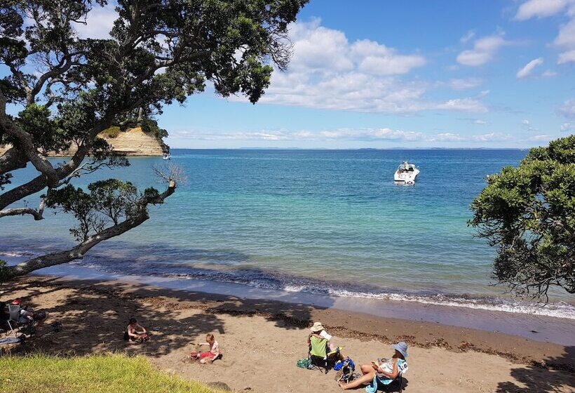 모텔 Whangaparaoa Lodge