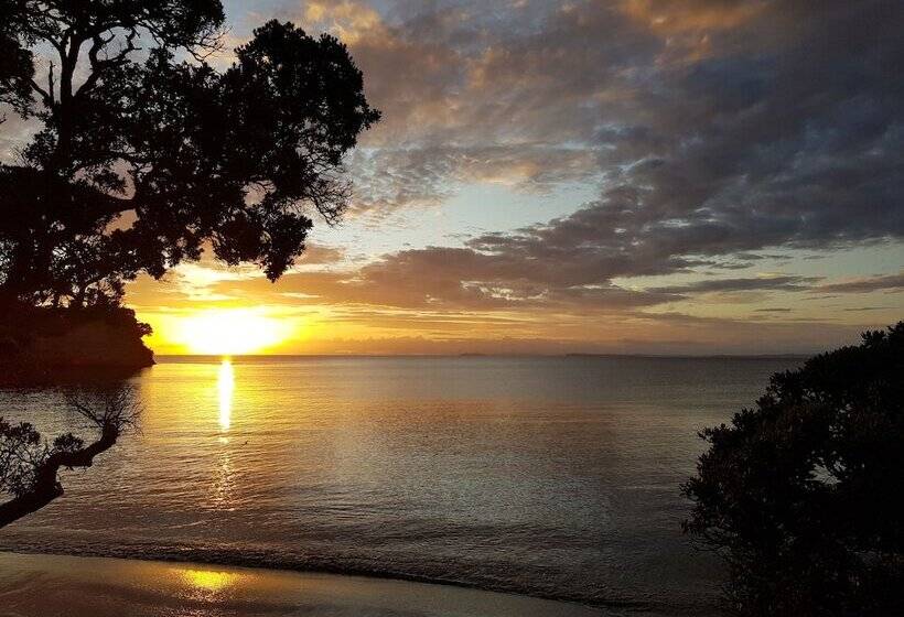 모텔 Whangaparaoa Lodge