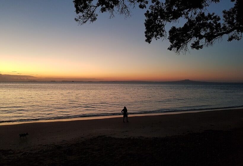 모텔 Whangaparaoa Lodge