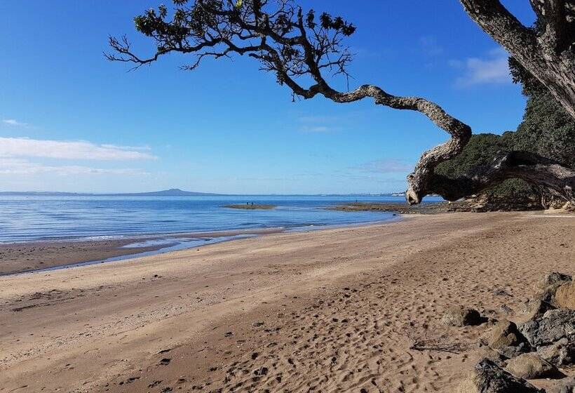 모텔 Whangaparaoa Lodge