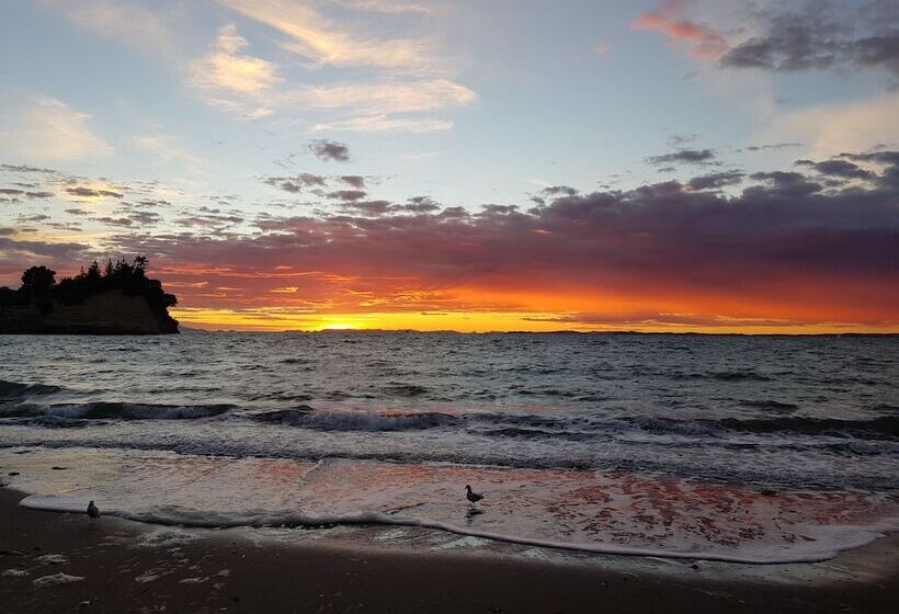 모텔 Whangaparaoa Lodge