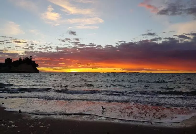 Motelli Whangaparaoa Lodge