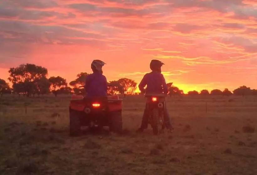 ペンション Corynnia Station