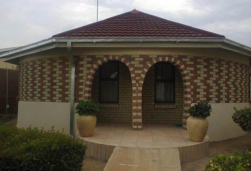 پانسیون Molengoane Lodge