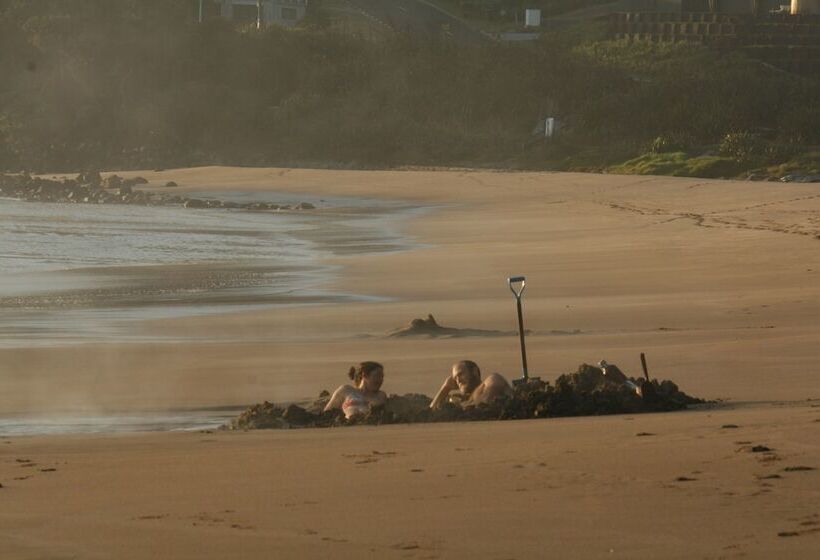 منتجع Hot Water Beach Top 10 Holiday Park