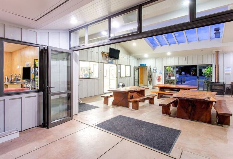 منتجع Hot Water Beach Top 10 Holiday Park