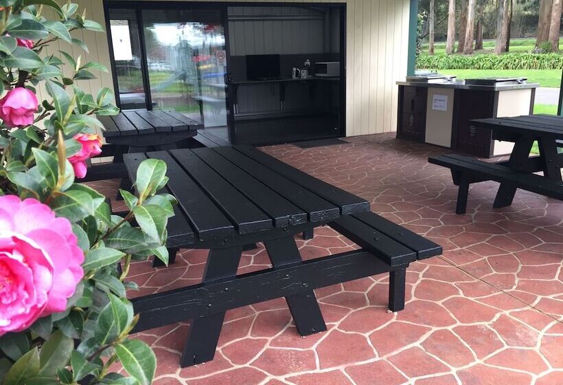 منتجع Warragul Gardens Holiday Park