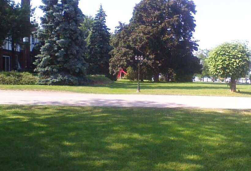 Riverside Park Motel And Campground