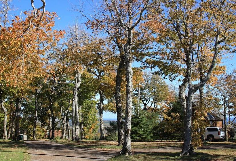 Smith Rock Chalets & Retreat