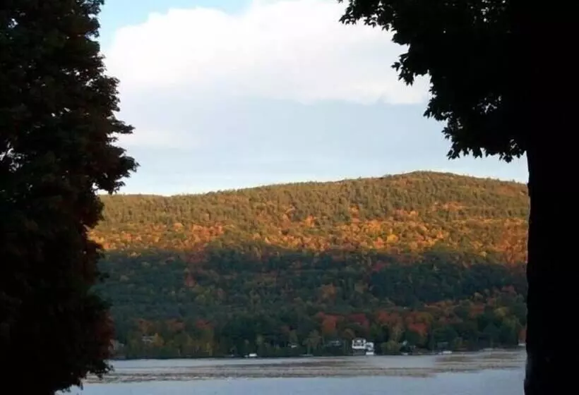 Tall Pines Motel