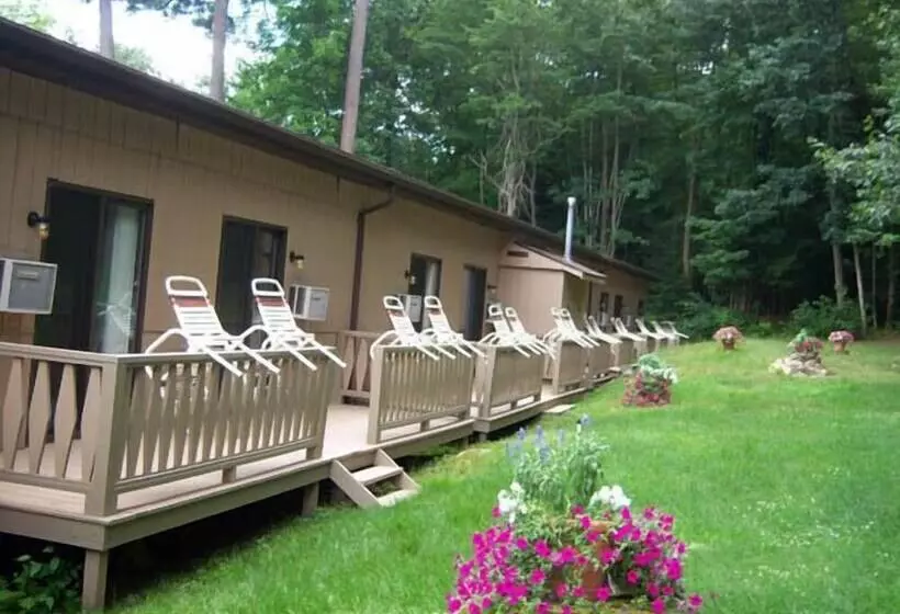 Tall Pines Motel
