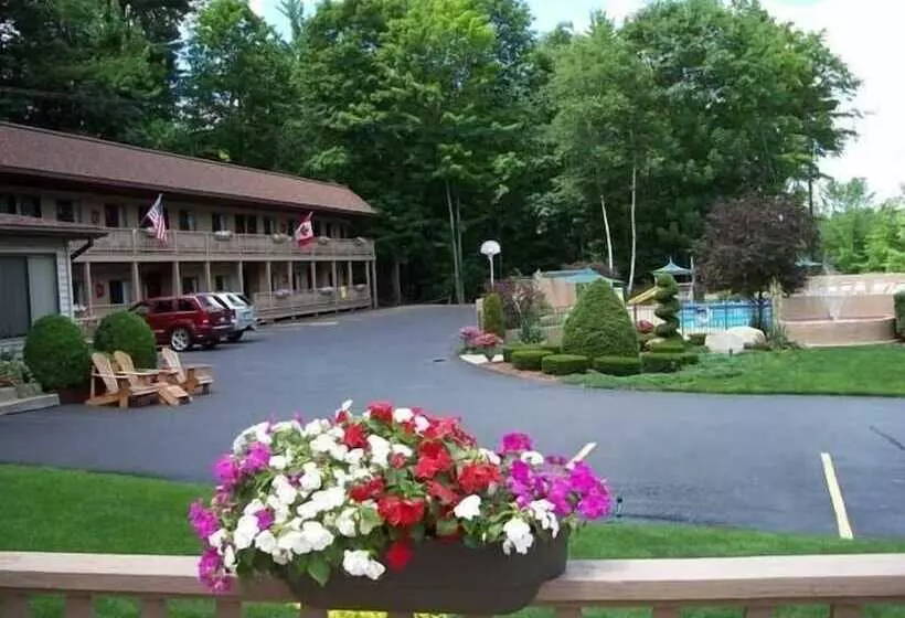 Tall Pines Motel