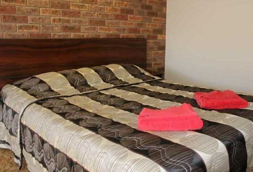 Woomargama Village Hotel Motel