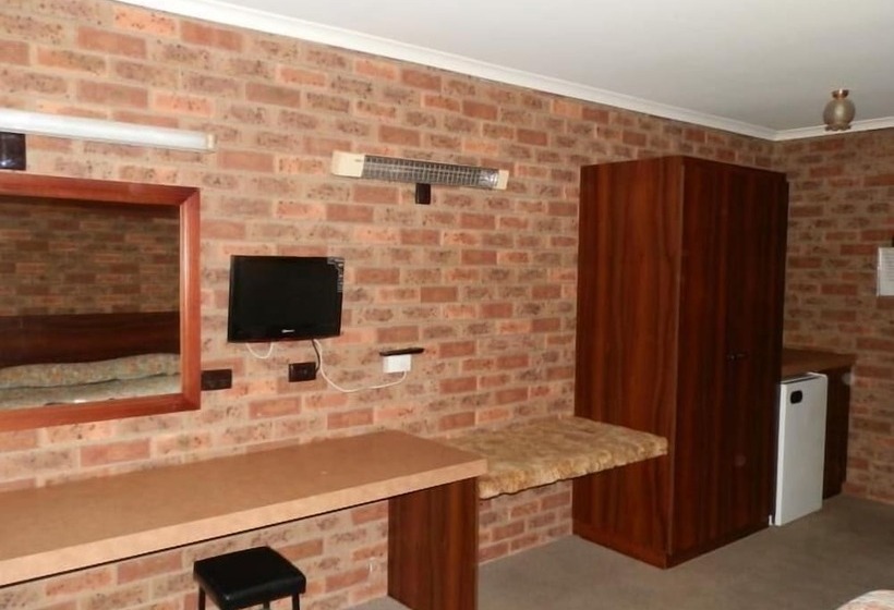 Woomargama Village Hotel Motel