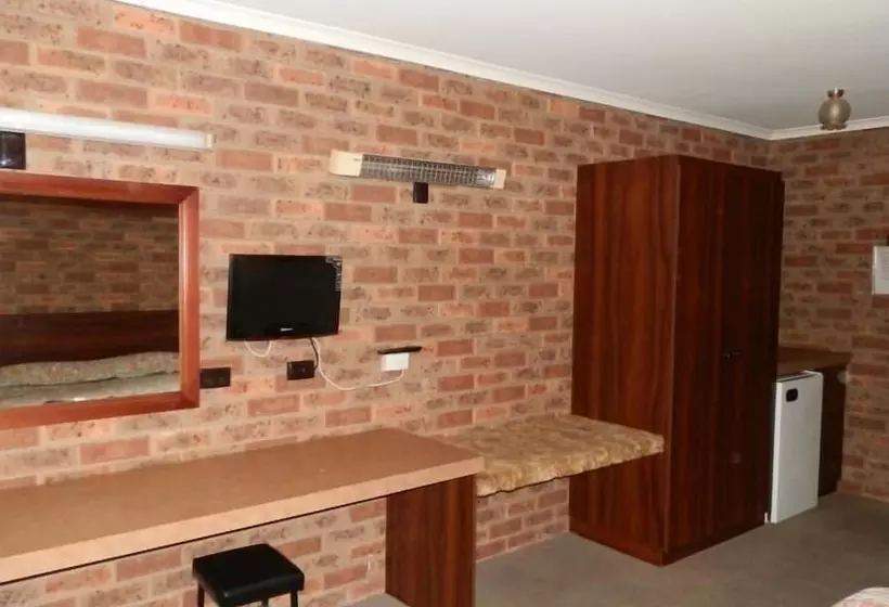 Woomargama Village Hotel Motel