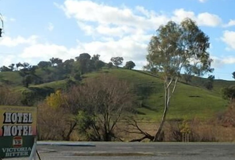 Woomargama Village Hotel Motel