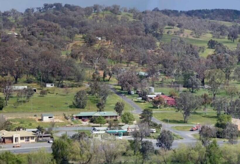Woomargama Village Hotel Motel
