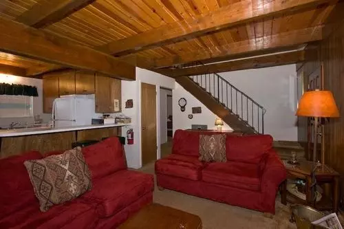 Hotel 1823 Hunkpapa St