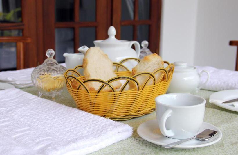 Отель Anara Villa