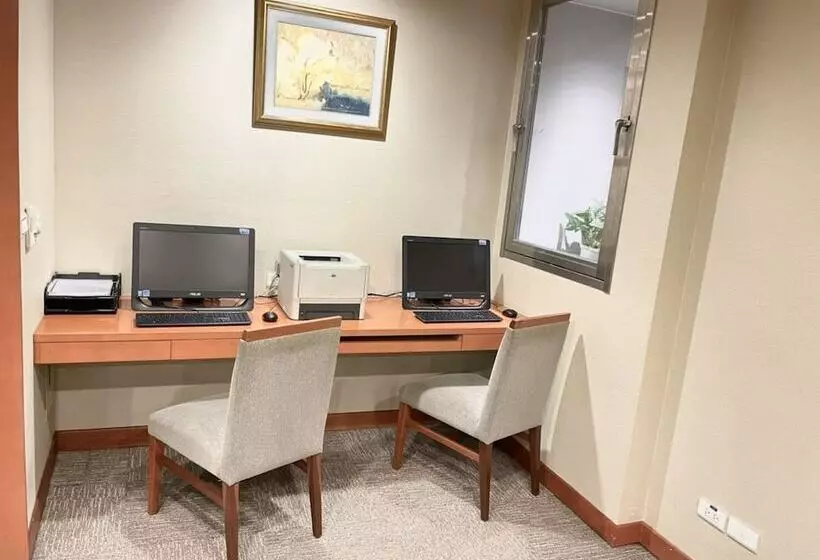 Le Midi Hotel Jungli