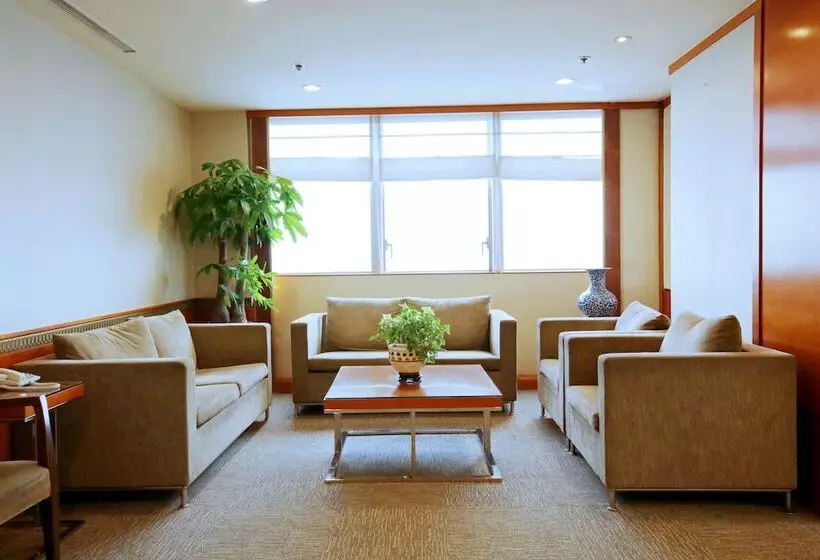 Le Midi Hotel Jungli