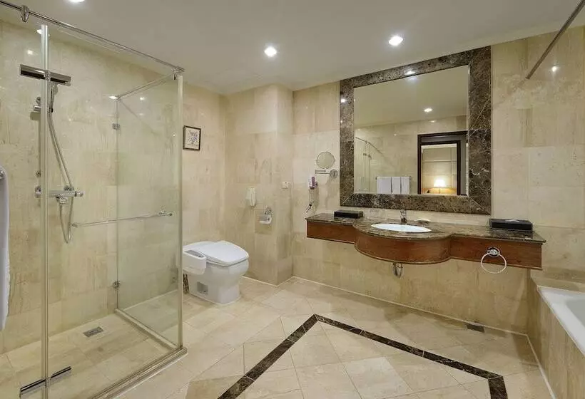 Le Midi Hotel Jungli