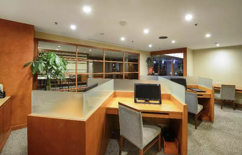 Le Midi Hotel Jungli