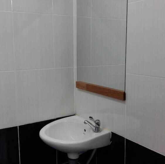 בית מלון כפרי Pangkor Waterfall Beach Resort