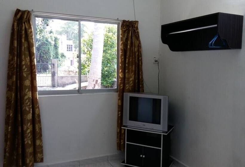 בית מלון כפרי Pangkor Waterfall Beach Resort