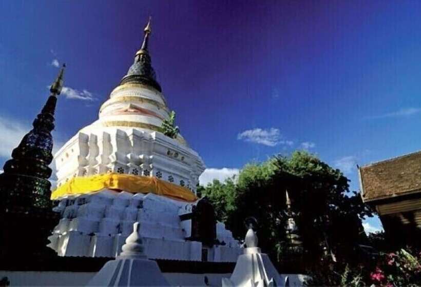 בית מלון כפרי Ping Silhouette