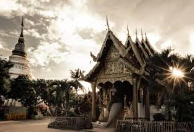 בית מלון כפרי Ping Silhouette