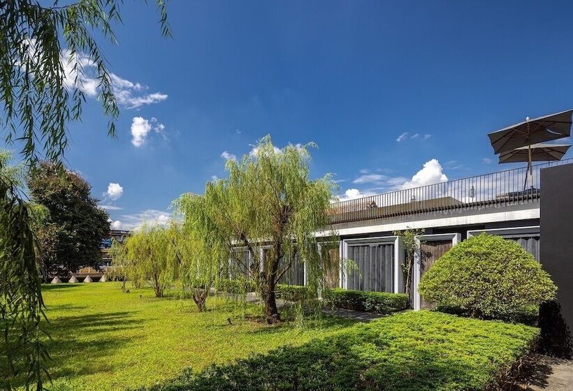 בית מלון כפרי Ping Silhouette