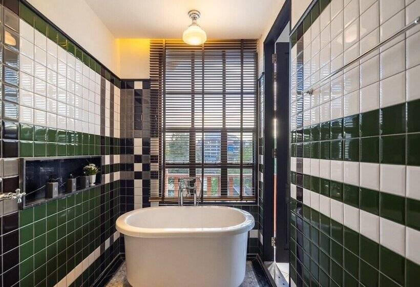 בית מלון כפרי Ping Silhouette