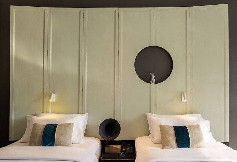 בית מלון כפרי Ping Silhouette