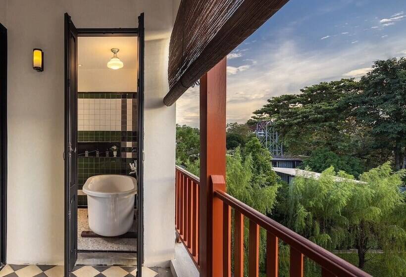 בית מלון כפרי Ping Silhouette