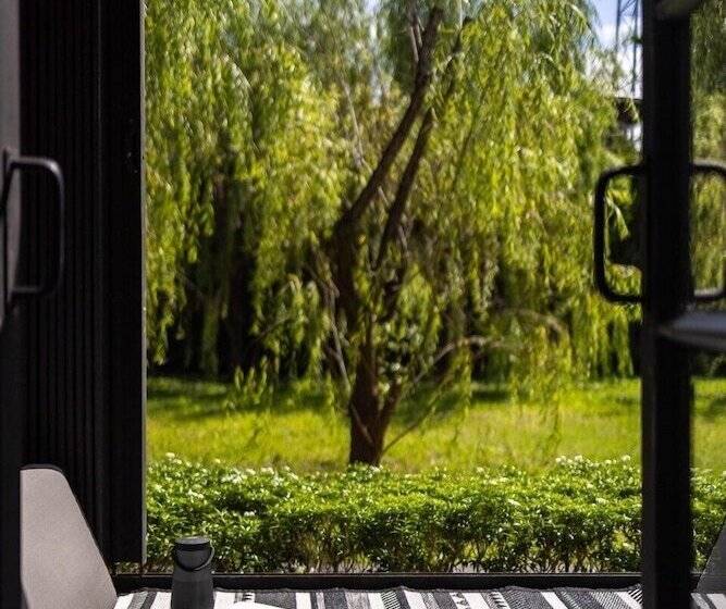 בית מלון כפרי Ping Silhouette