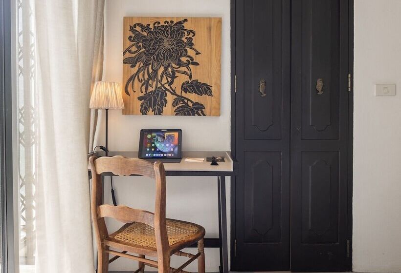 בית מלון כפרי Ping Silhouette