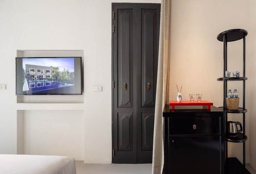 בית מלון כפרי Ping Silhouette