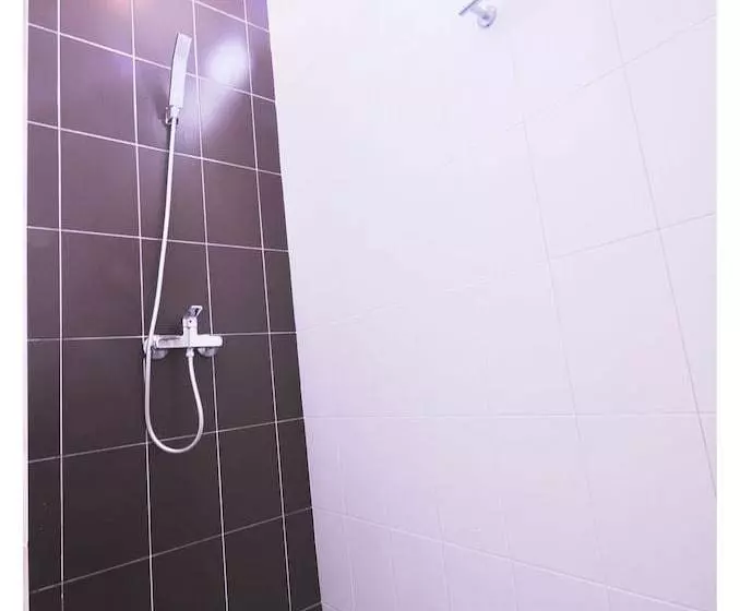 ホテル The Bedroom Nai Harn Beach