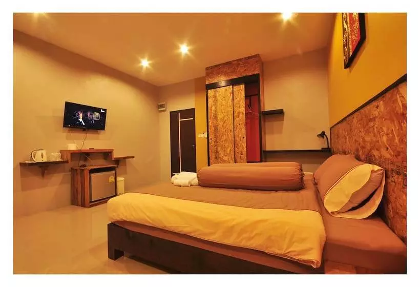 ホテル The Bedroom Nai Harn Beach