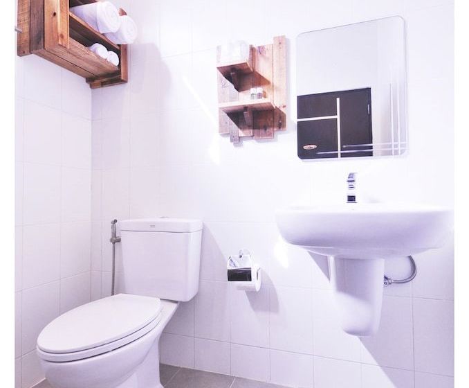 ホテル The Bedroom Nai Harn Beach