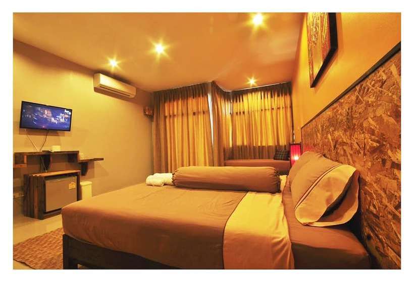 ホテル The Bedroom Nai Harn Beach