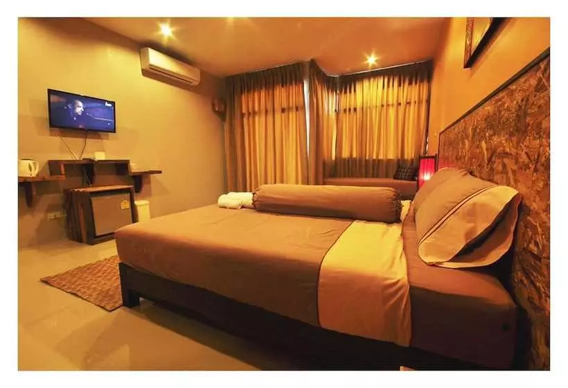 ホテル The Bedroom Nai Harn Beach