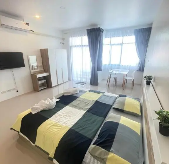 هتل The Bedroom Nai Harn Beach