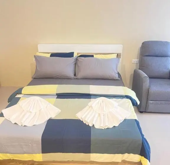 هتل The Bedroom Nai Harn Beach