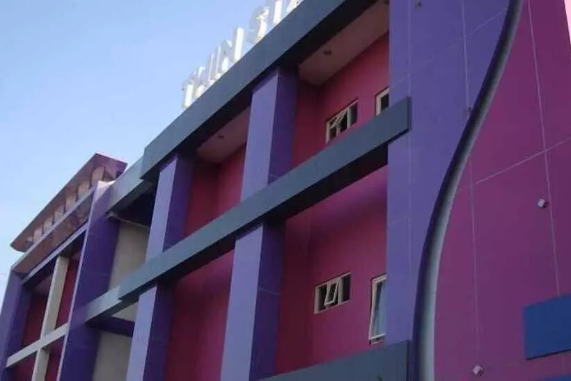 בית מלון כפרי Twin Star