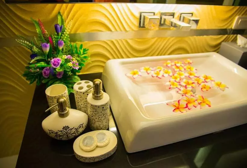 Phi Phi Cliff Beach Resort