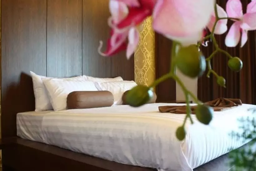 Phi Phi Cliff Beach Resort